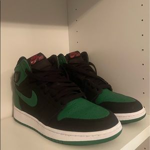 Air Jordan 1 pine green GS SIZE 5 women size 6.5